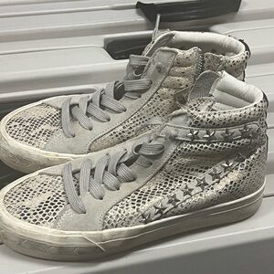 Vintage Havana sneakers mid top zipped. Size 7